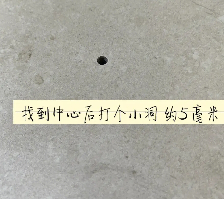 通辽瓷砖空鼓维修公司专业解答在瓷砖铺贴过程中，如果砂料搅拌不均匀，将会带来以下问题