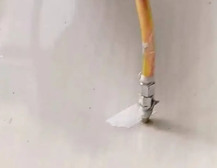 通辽瓷砖空鼓维修公司专业解答在瓷砖铺贴过程中，如果使用的砂料过粗（如全部使用了粗砂），可能会导致以下问题