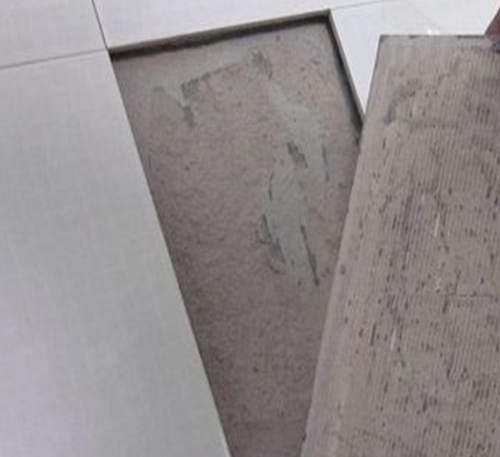 通辽瓷砖空鼓维修公司分享瓷砖铺贴时如果打浆（即涂抹在瓷砖背面和基层上的砂浆或瓷砖胶）过少，会带来以下问题